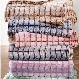 Reverse luxe micromink to faux sherpa throw 50x60